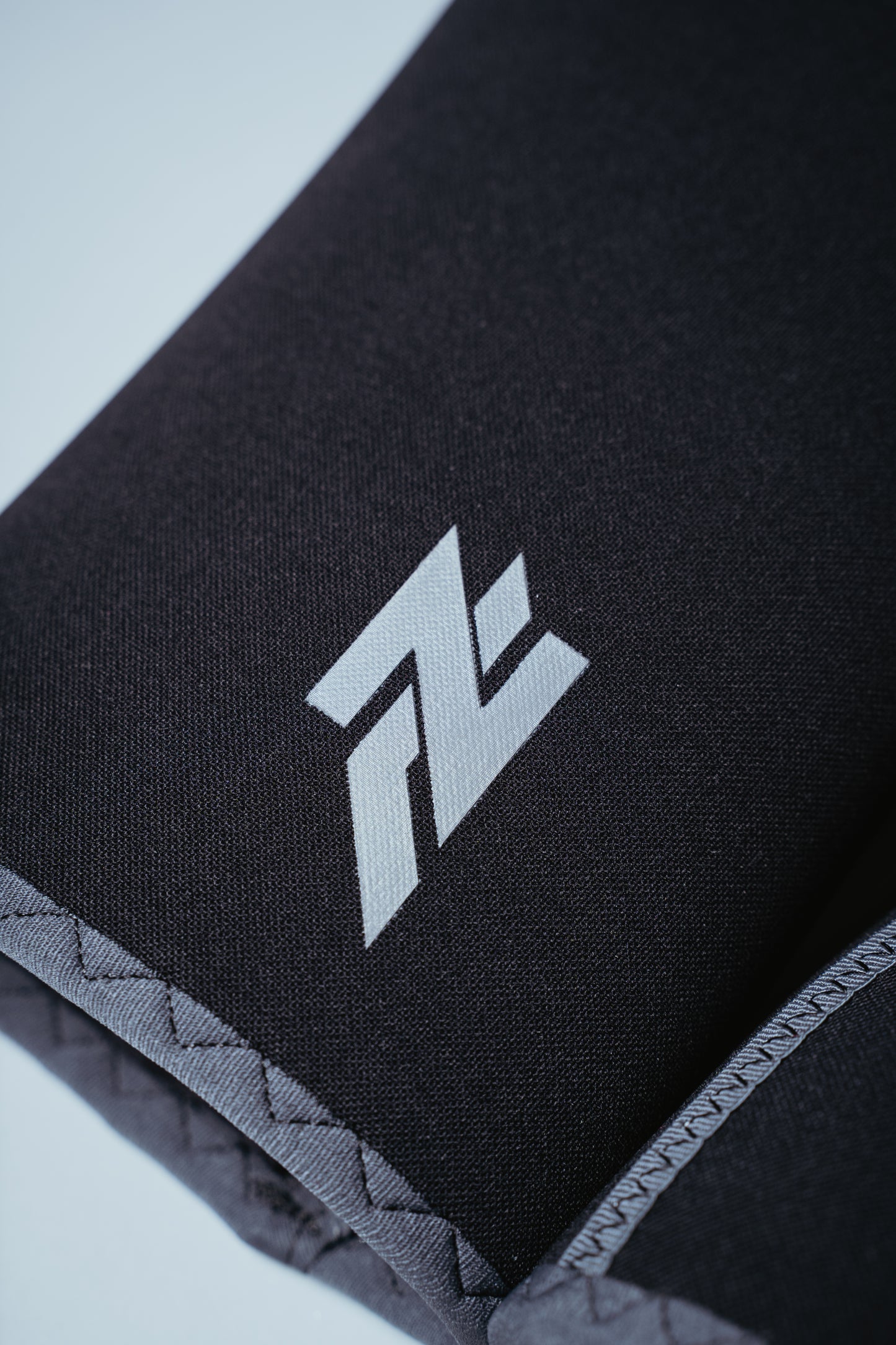 PRO CURVE STIFF KNEE SLEEVES