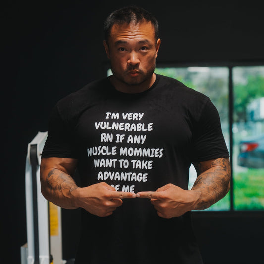 MUSCLE MOMMY TEE